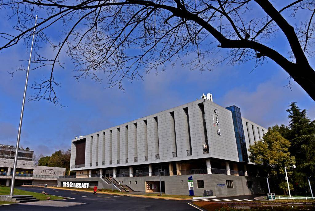 义乌工商职业技术学院坐落在世界"小商品之都",国际贸易综合改革试验